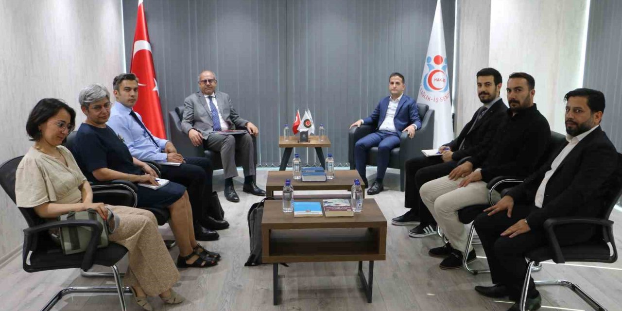ILO Türkiye Ofisi Direktörü Hassan, HAK-İŞ Diyarbakır İl Başkanı Aküzüm ile bir araya geldi