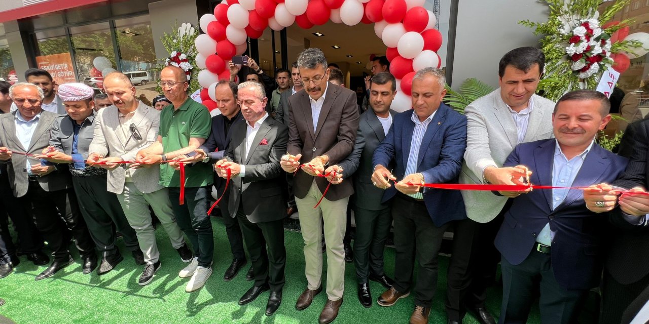 Şemdinli’de Ergül Mobilya hizmete açıldı