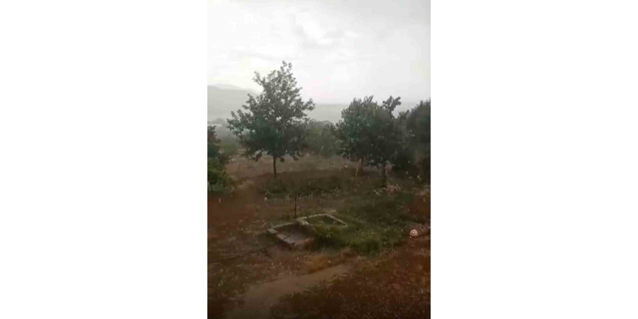 Elazığ’da dolu ve sağanak etkili oldu