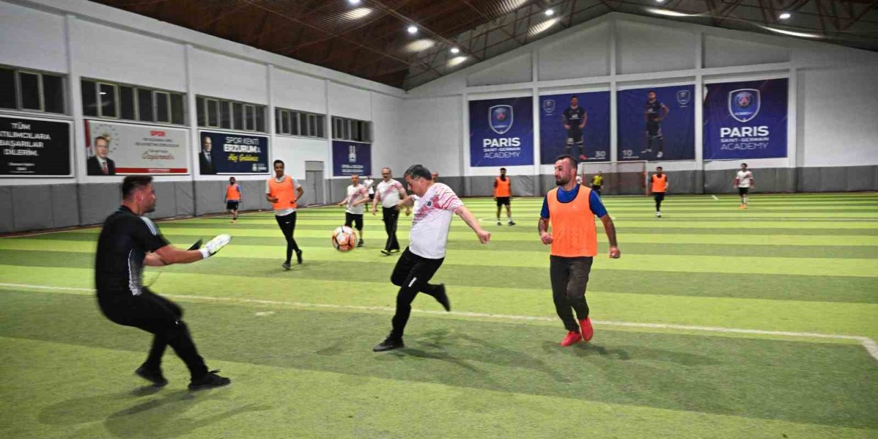 Erzurum protokolü ve medya mensupları "Sağlıklı yaşam için" sahada