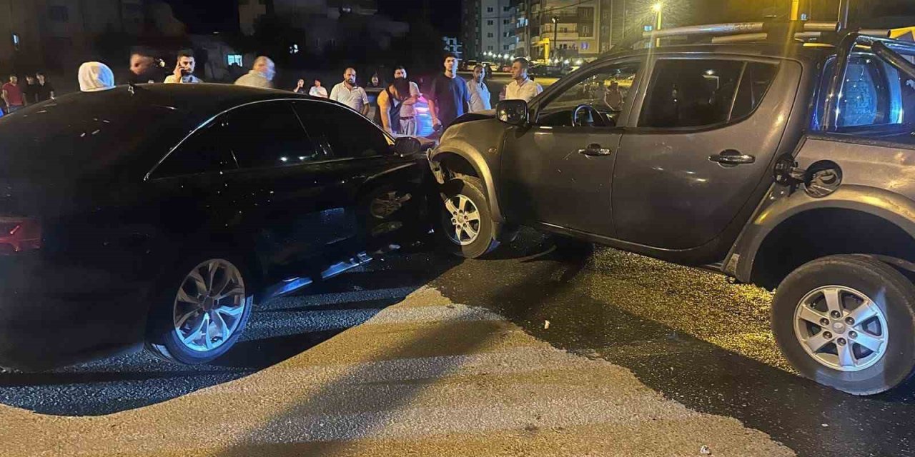 Mardin’de otomobil ile pikap çarpıştı: 6 kişi yaralandı