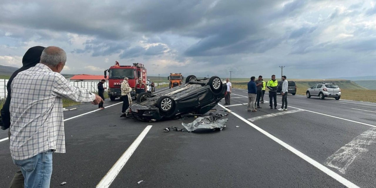 Kars’ta kaza: Otomobil kamyona çarpıp takla attı