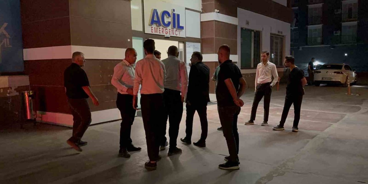 CHP Grup Başkanvekili Emir sahneden düştü