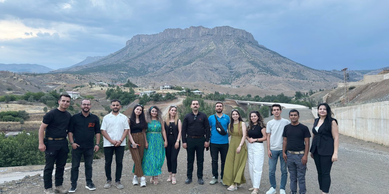 Derecik'te görev yapan öğretmenler klip çekti
