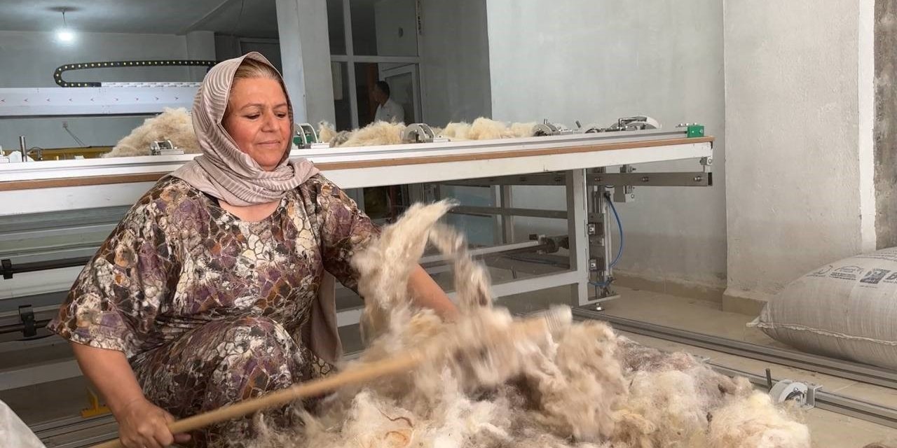 Çöpten topladığı yünlerle iş yeri açtı