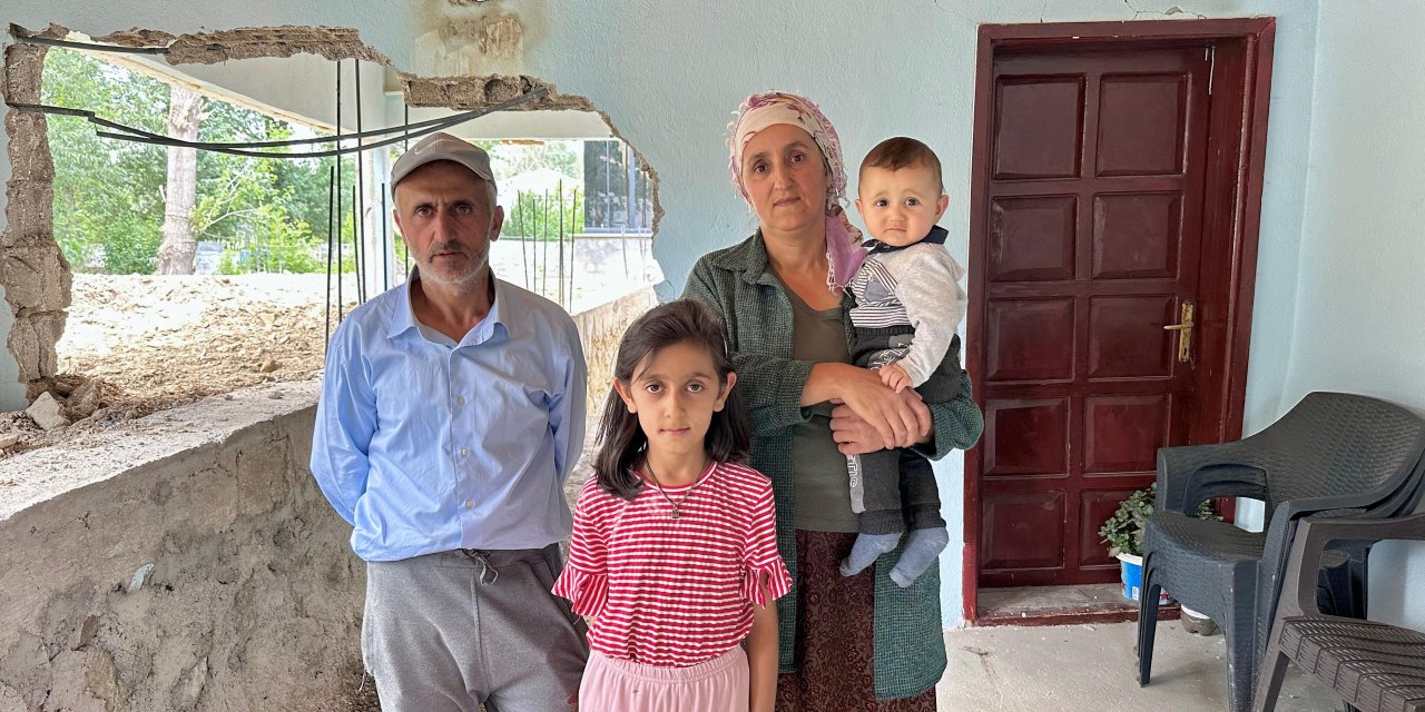 15 yıldır yılanların sardığı evde yaşayan Yüksekovalı aile destek bekliyor