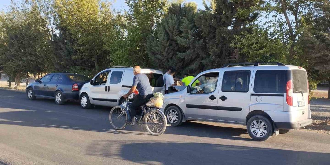 Adıyaman'da zincirleme trafik kazasında 1 kişi yaralandı
