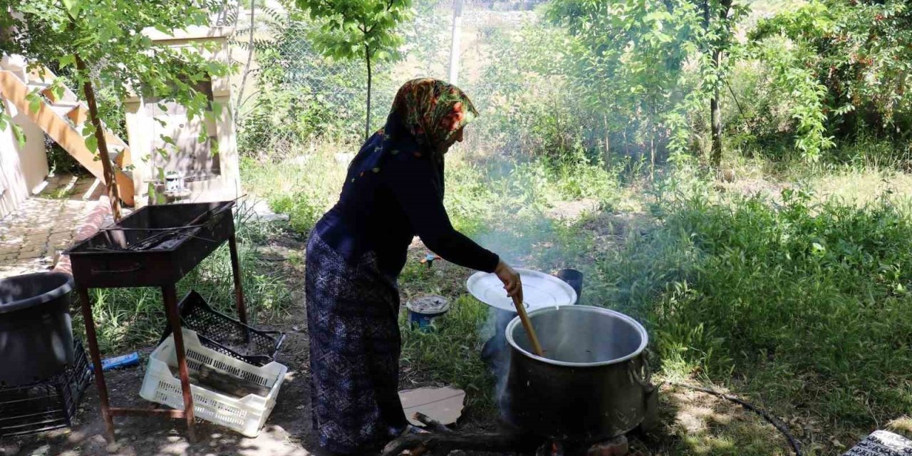 Anadolu’nun yüzlerce yıllık sırrı: Dut pekmezi