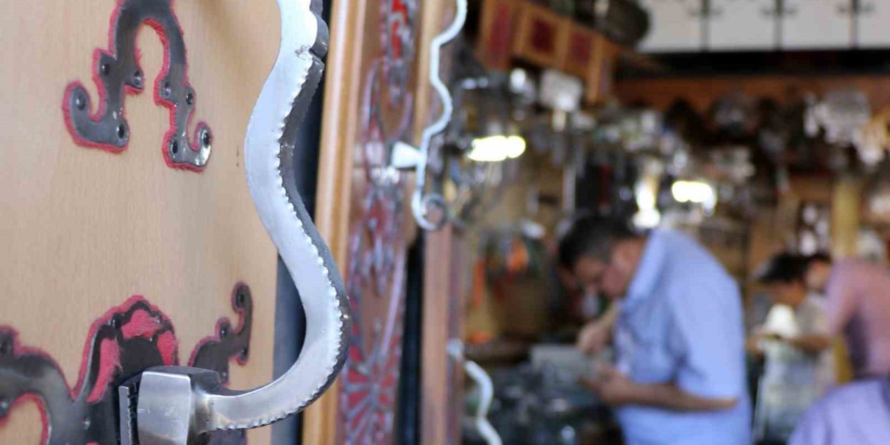 Erzincan'da bin yıllık bir geleneğin sesi: Kapı tokmakları