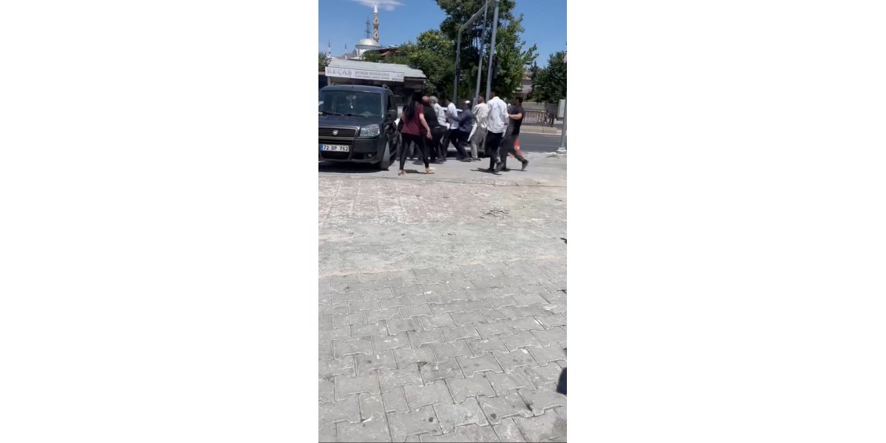 Elazığ’da kaza sonrası kavga kameralarda