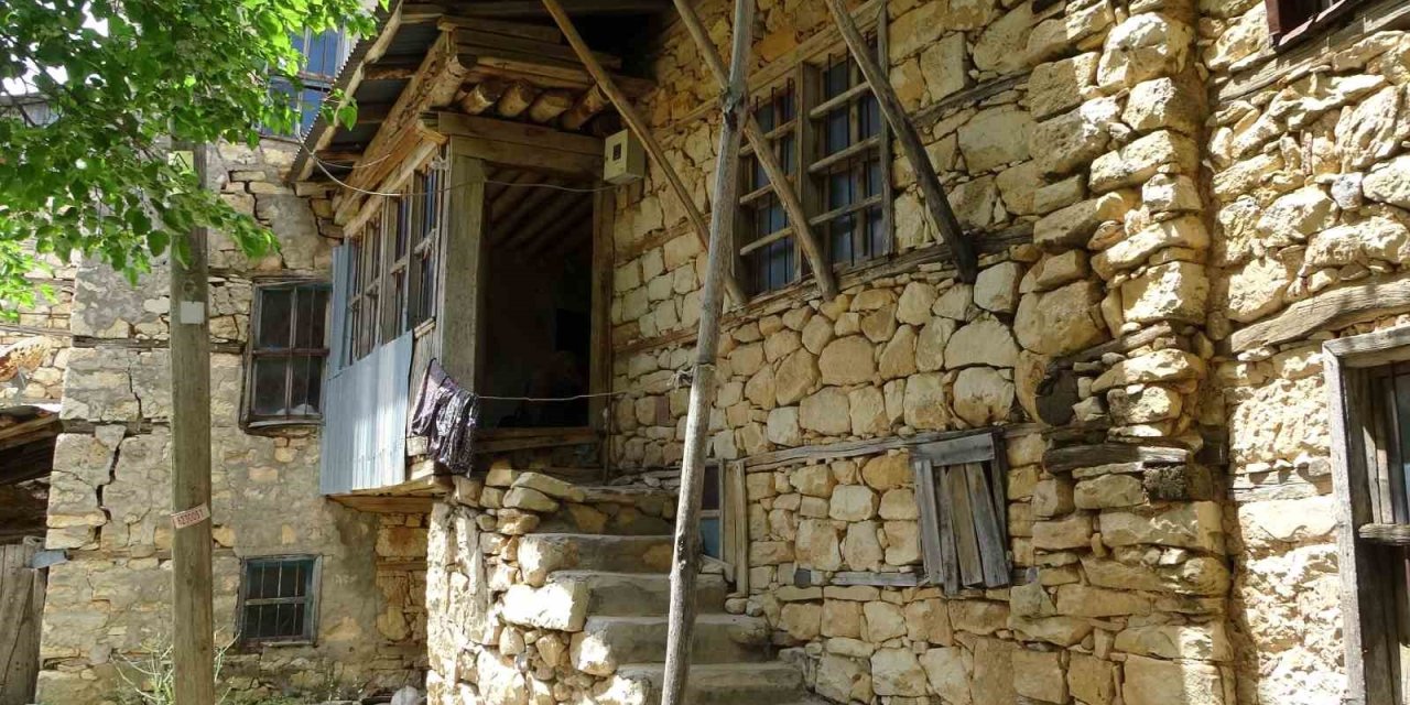 Malatya'da tarihi yapıların sessiz ustaları