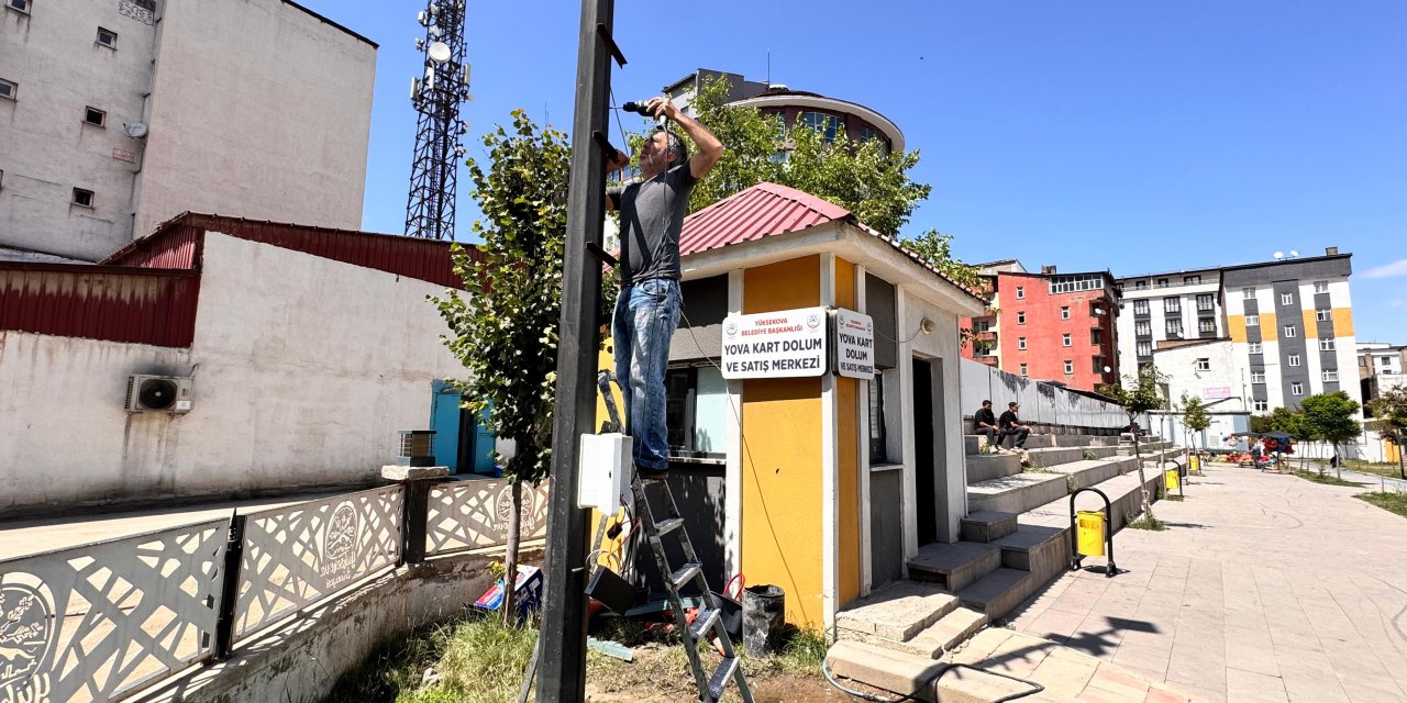 Yüksekova’da 15 Temmuz Parkı’ndaki güvenlik kameralarına zarar verildi