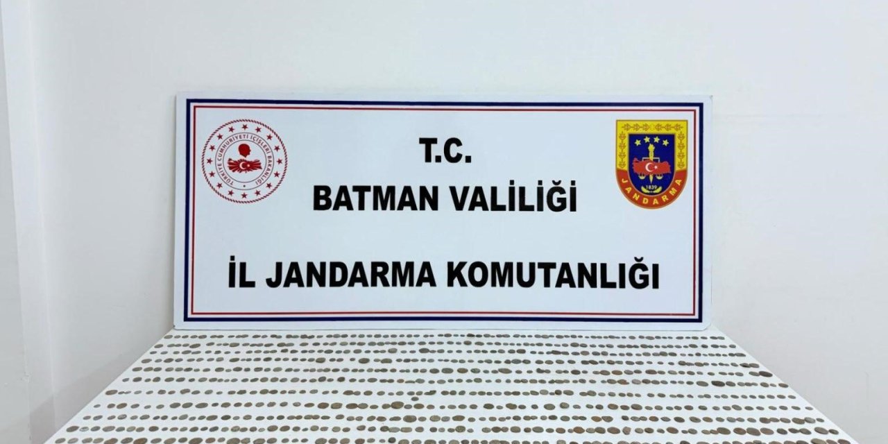 Batman’da müşteri kılığına giren jandarma ekipleri bin 245 sikke yakalandı