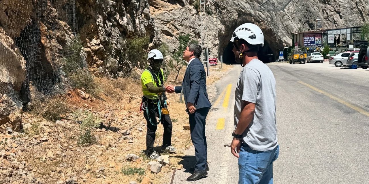 Taşyolu, kaya düşmesi nedeniyle kısa süreli ulaşıma kapandı