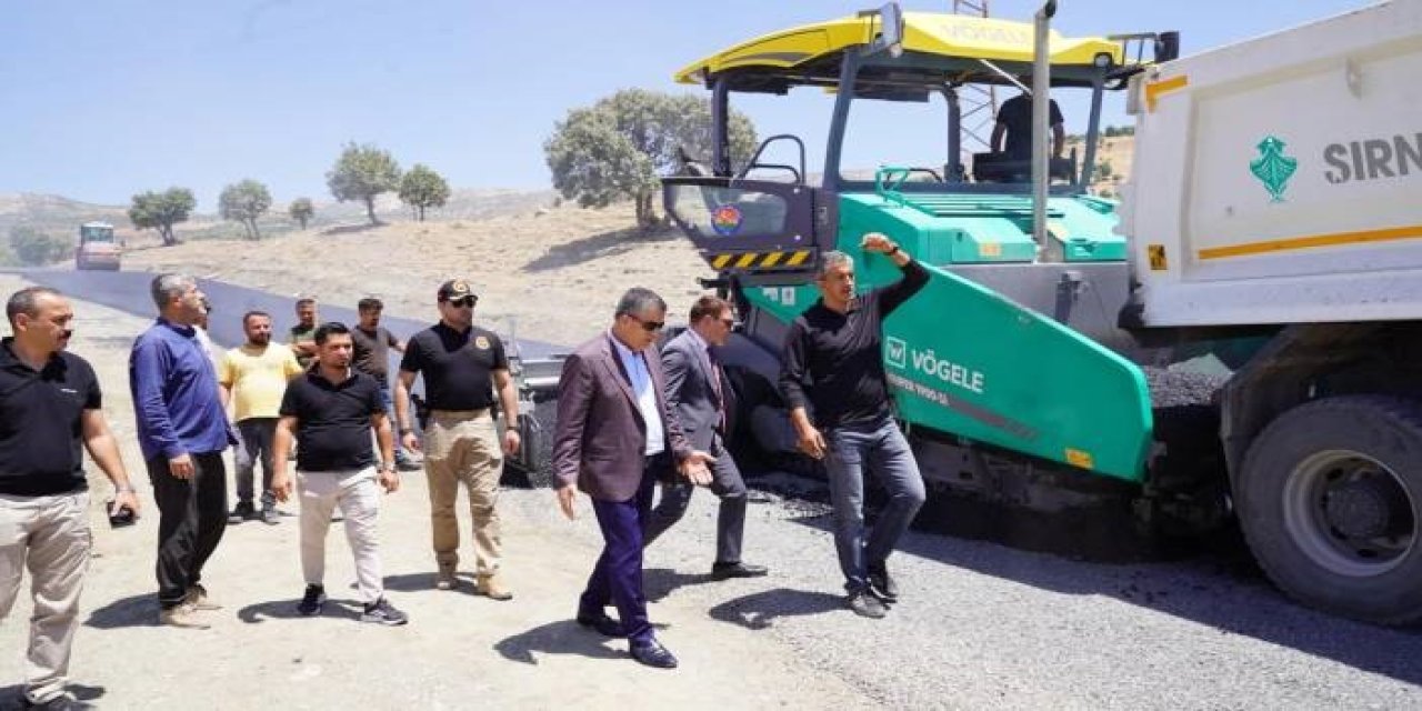 Şırnak’ta köy yollarının konforlu hale getirilmesi için çalışmalar sürüyor