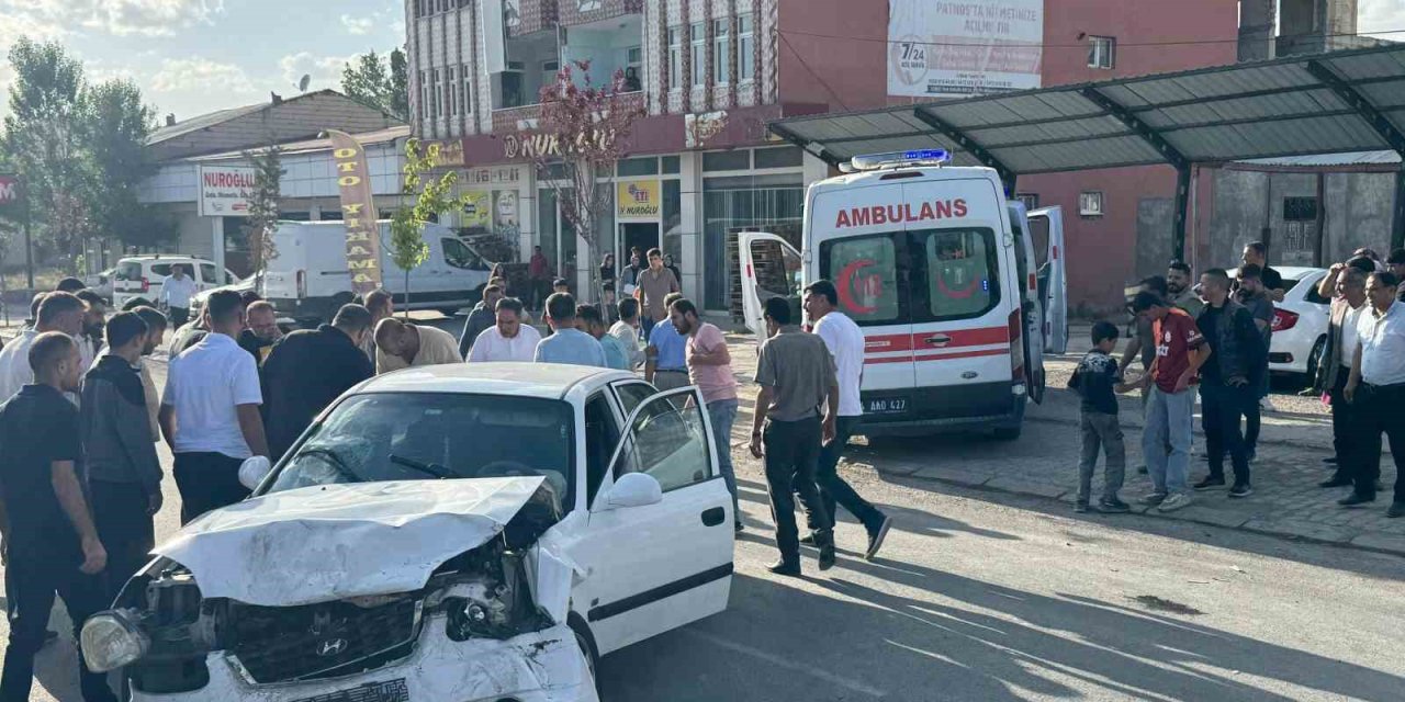 Ağrı'da trafik kazası: 3 yaralı