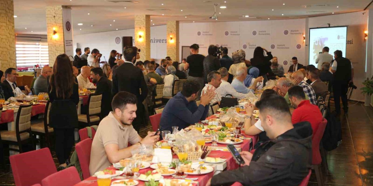 Rektör Hacımüftüoğlu, basınla bir araya geldi