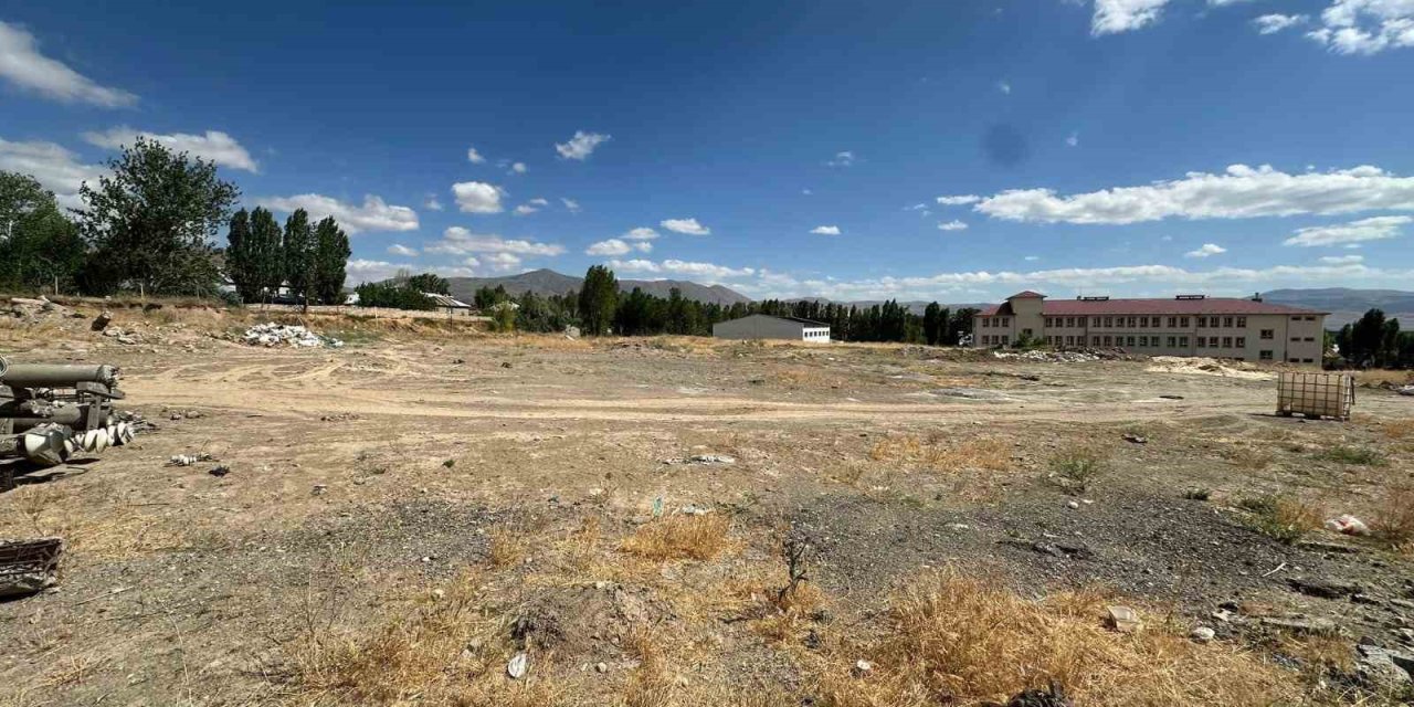 Muradiye’de yapılacak 140 konut için çalışmalar start verdi