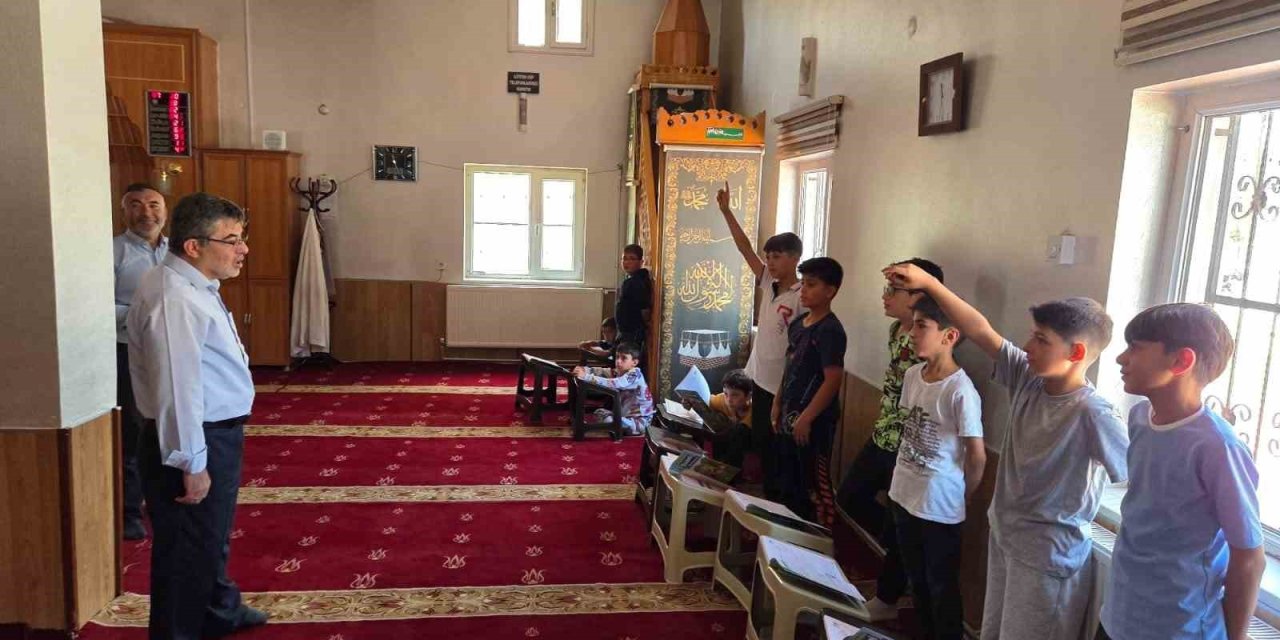 İpekyolu Müftüsü Tavlaşoğlu Kur’an kurslarını ziyaret etti