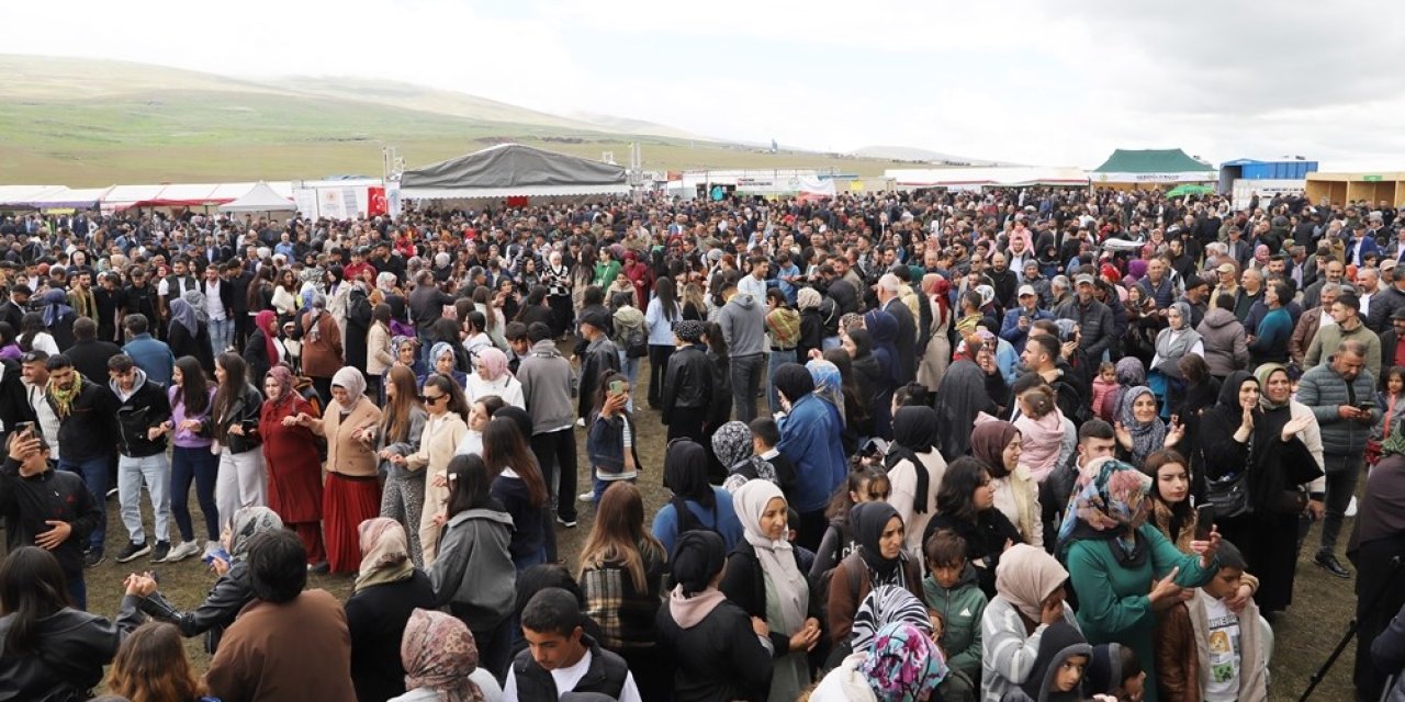 Başkan Demir, Hoçvan yayla festivaline katıldı