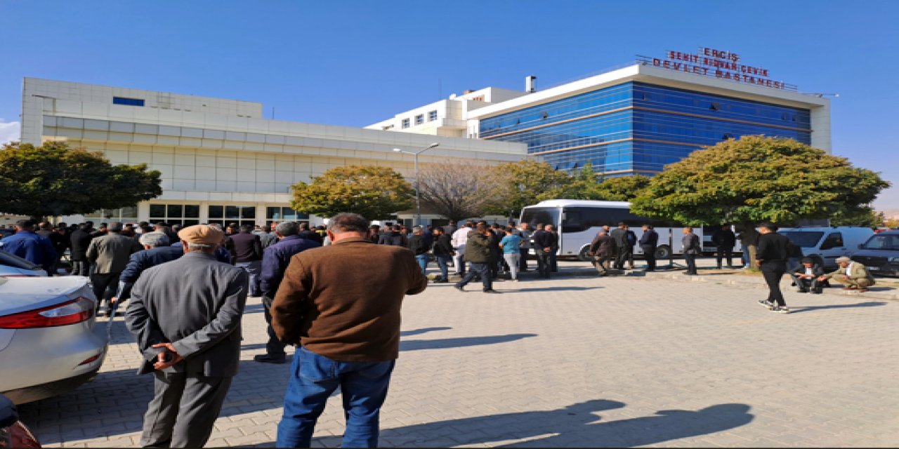 Van'da otomobile çarpan motosikletin sürücüsü  öldü