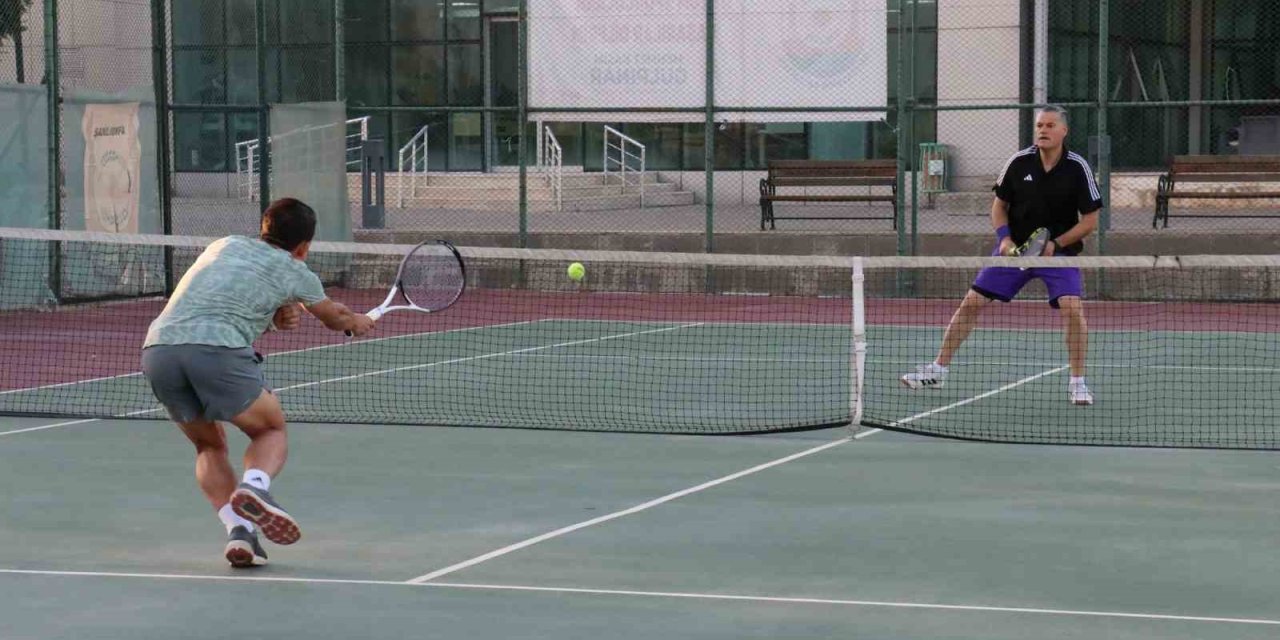 15 Temmuz Demokrasi ve Zafer Bayramı Tenis Turnuvası start verdi