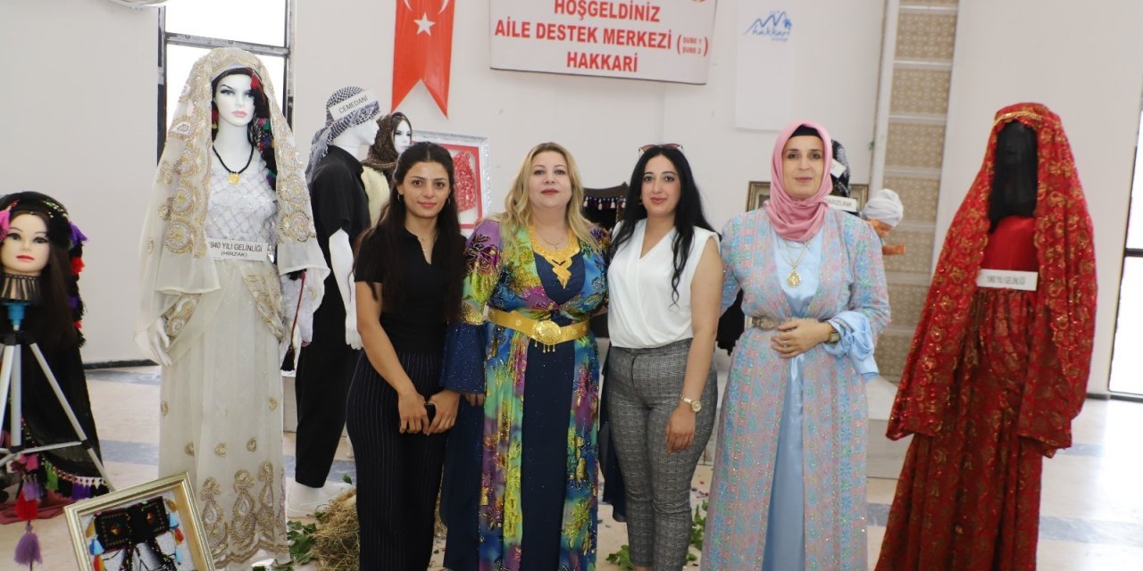 Hakkari’de 1940 ve 1960’lara ait gelinlikler sergilendi
