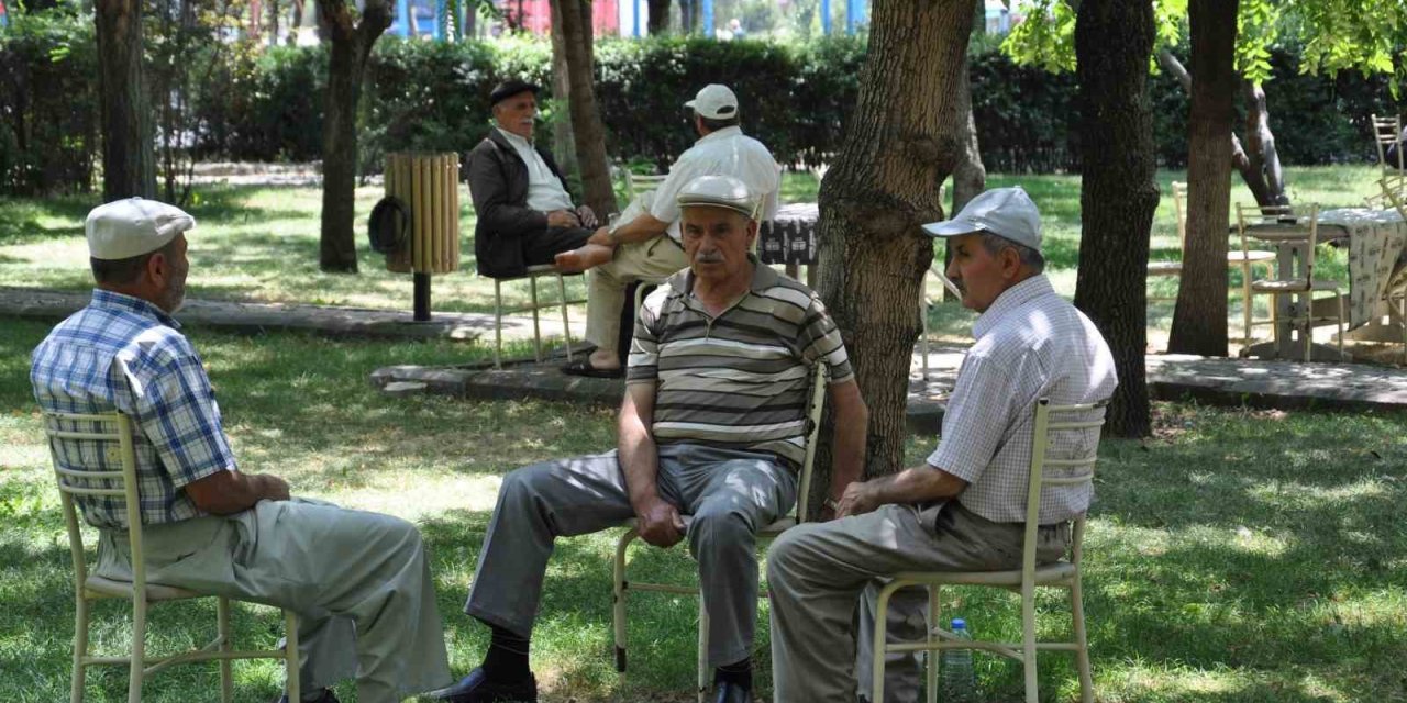 Sıcak havalarda her gün en az 2-2,5 litre sıvı tüketilmeli