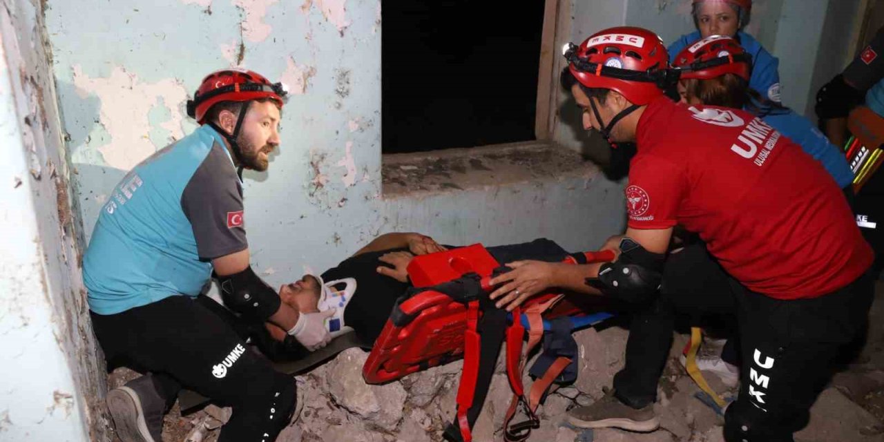 Muradiye'de 4 ilden 125 personelin katılımıyla enkazda arama kurtarma tatbikatı