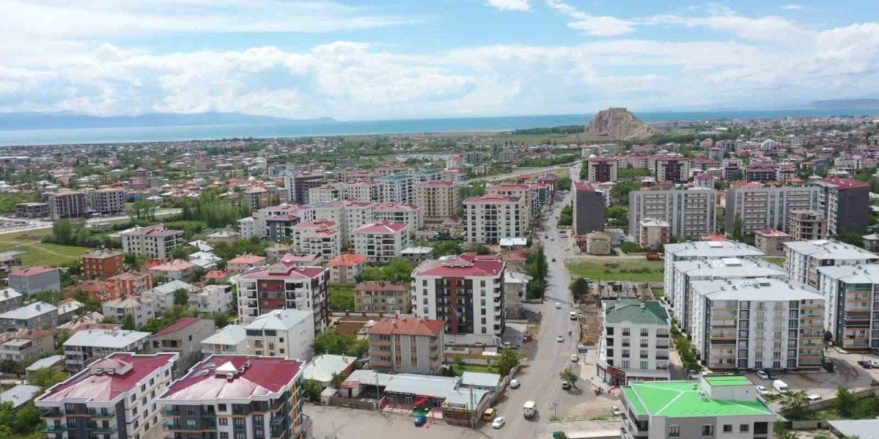 Van'da  Terzioğlu Caddesi yenileniyor
