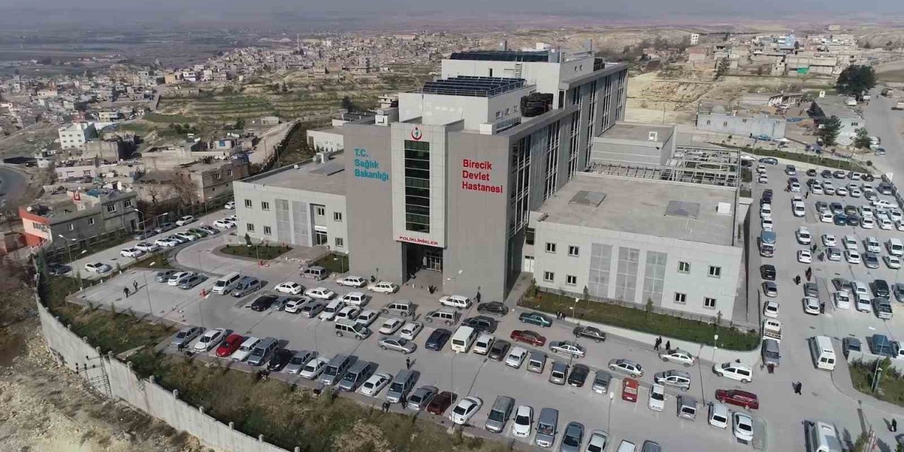 53 yaşındaki kadın ikiz bebek dünyaya getirdi