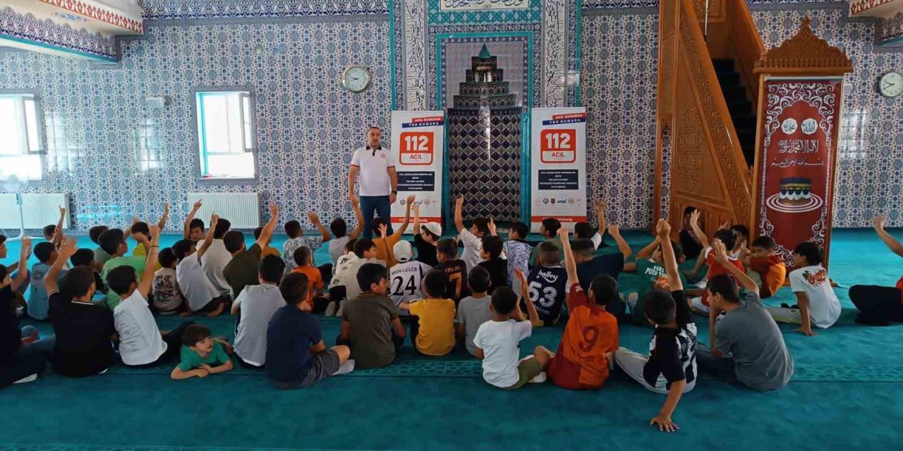 112 ekipleri yaz Kur’an kursu öğrencilerini bilgilendirdi