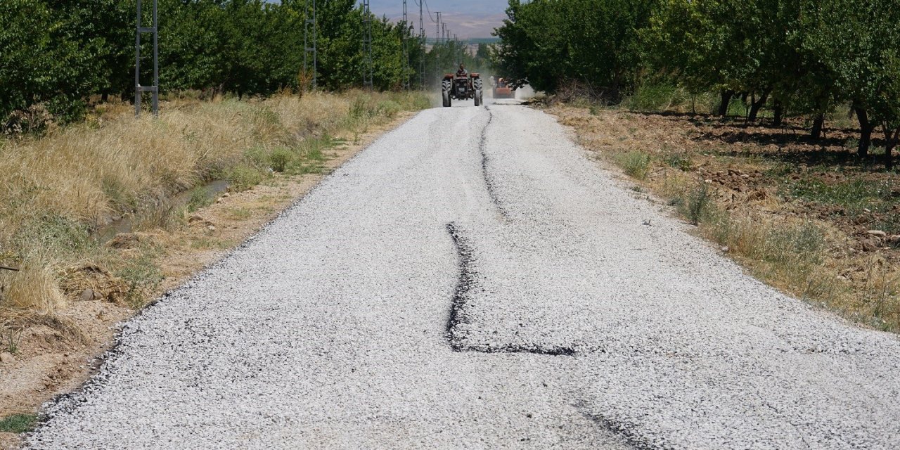 Yeşilyurt Belediyesi, kırsalda yol çalışmalarını sürdürüyor