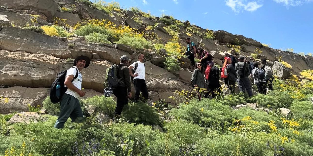 3 bin 500 rakımlı Sat Gölleri’nde doğa yürüyüşü