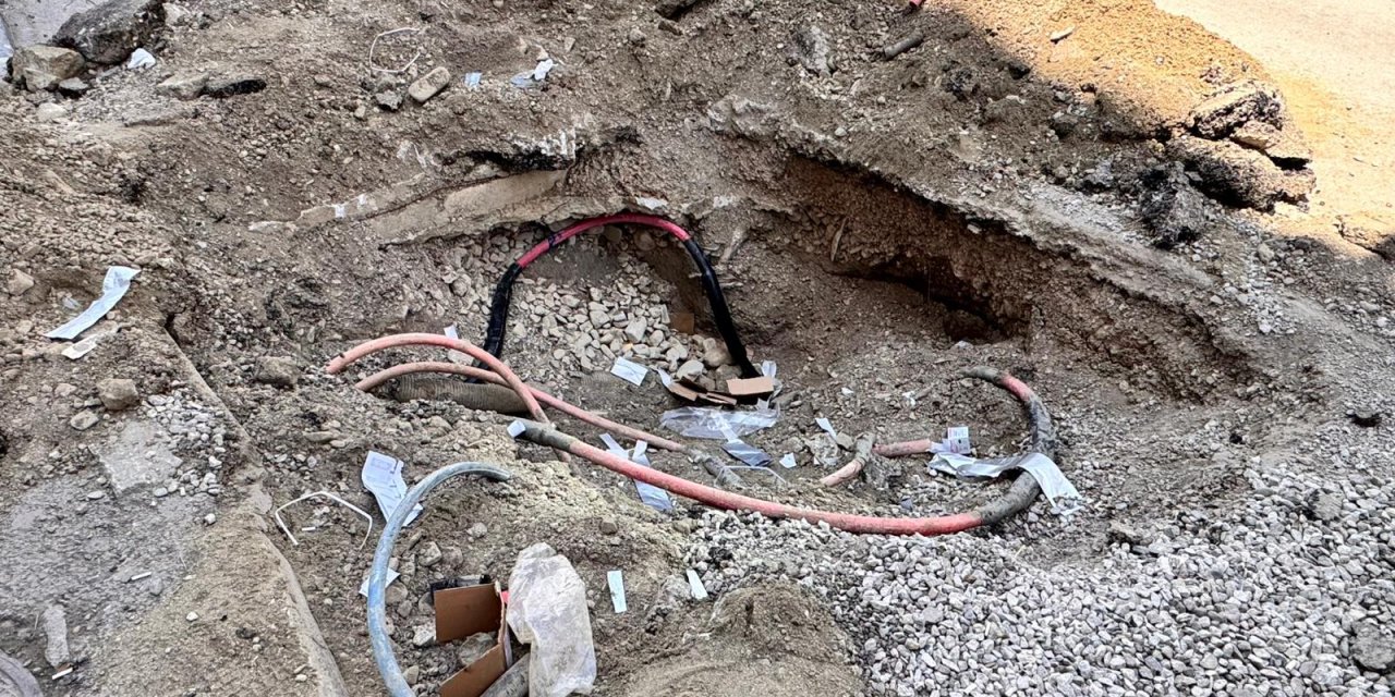 Yüksekova’da sabah saatlerinde yaşanan elektrik arızası esnafı zorda bıraktı