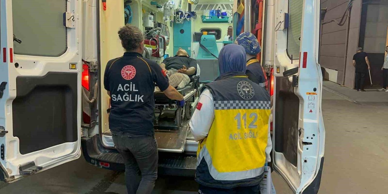 Motosiklet park halindeki araca çarptı: 1 kişi yaralandı