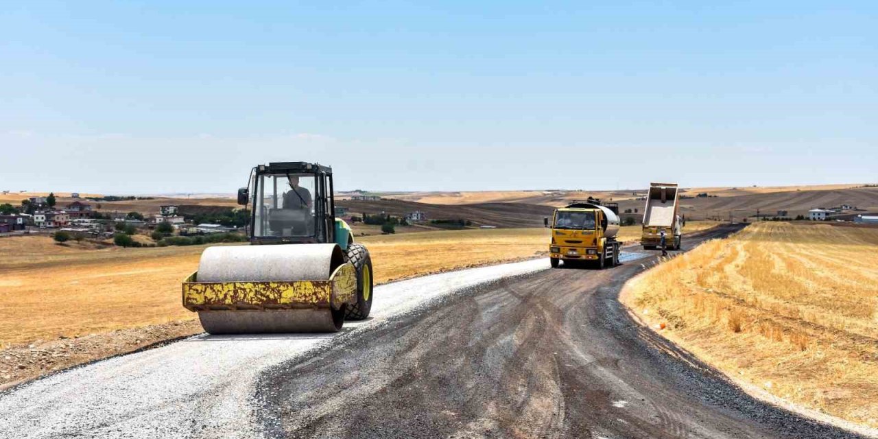 İki ilçeye bağlı 8 mahalle ve 11 mezra yolu asfalta kavuştu