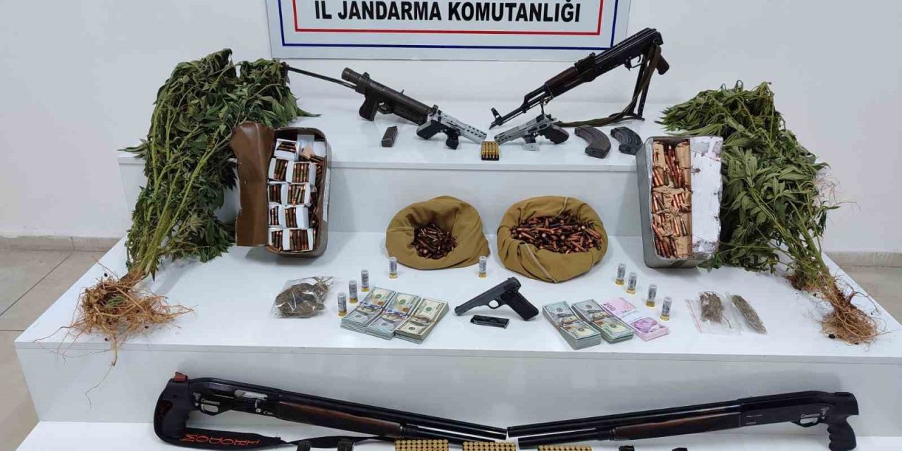 Jandarmadan uyuşturucu ve kaçakçılık operasyonları: 8 kişi tutuklandı