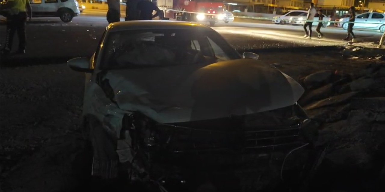 Şanlıurfa’da 2 otomobil kafa kafaya çarpıştı: 5 kişi yaralandı
