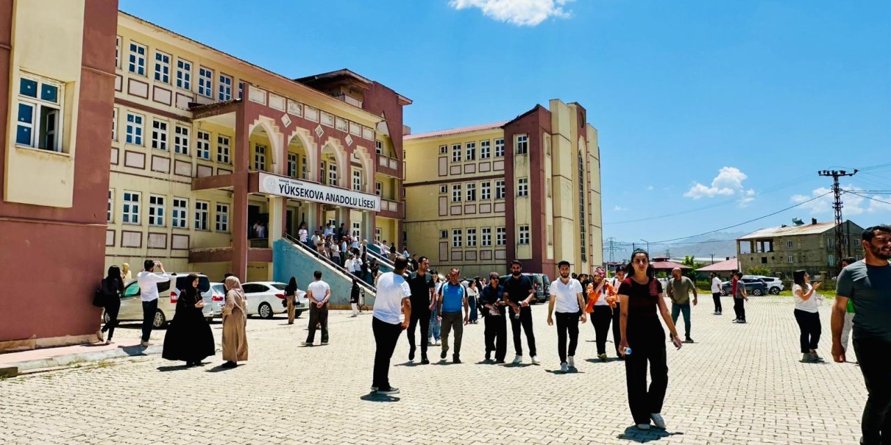 Yüksekova’da ÖABT sınavı tamamlandı