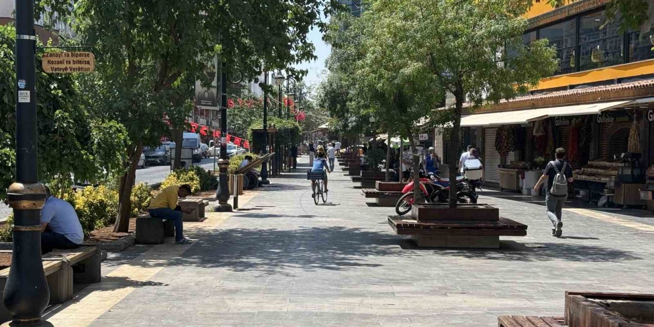 Diyarbakır’da kavurucu sıcaklardan tarihi mekanlar boş kaldı