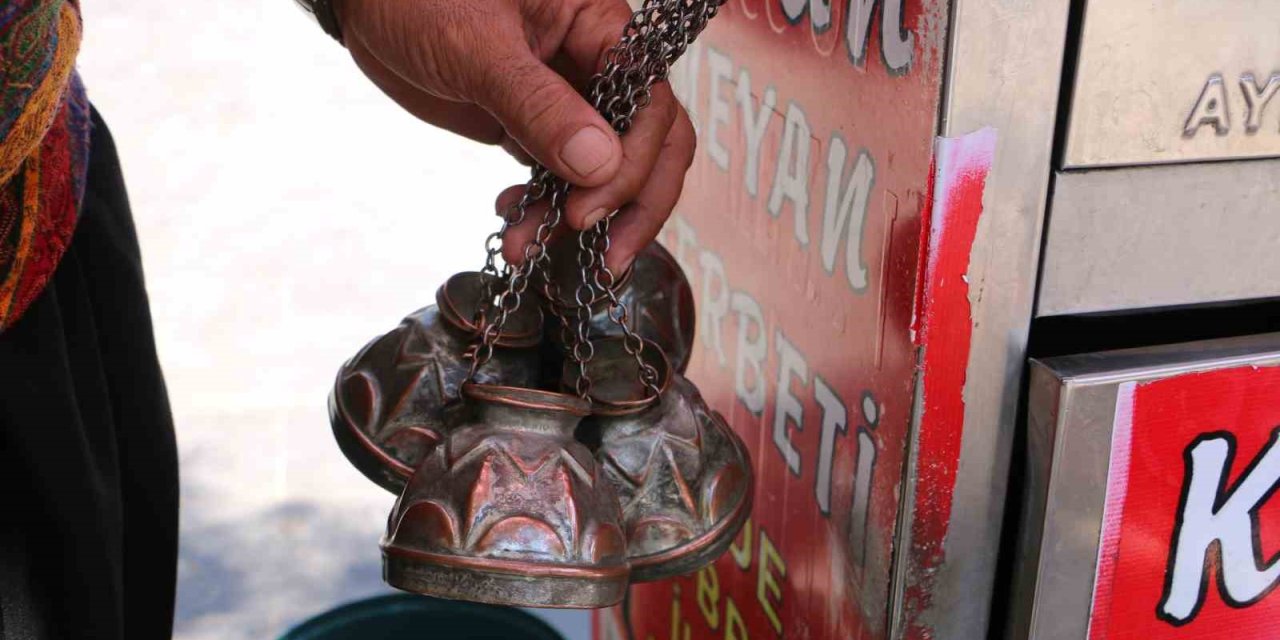 Diyarbakır sıcağında Meyan kökü şerbeti serinletiyor