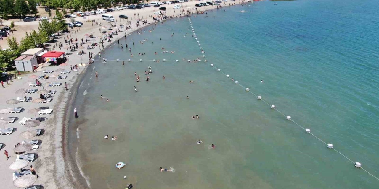 Yüzerken kalp krizi geçiren kişi hayatını kaybetti