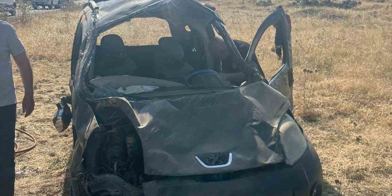 Mardin’de hafif ticari araç takla attı: 4 kişi yaralandı