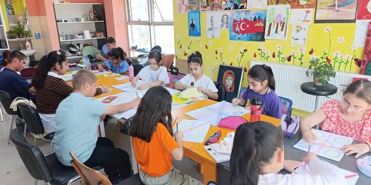 Doğubayazıt’ta hayal gücünü renklerle buluştur etkinliği yapıldı