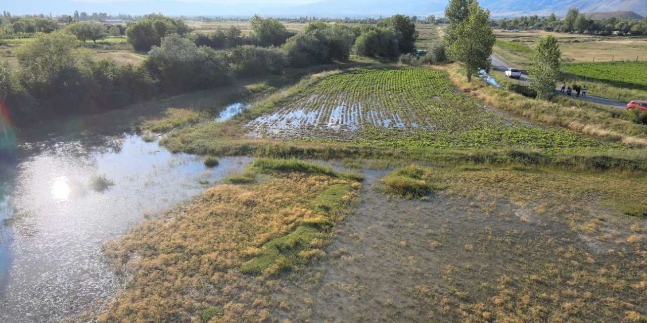 Erzincan'da sulama kanallarında temizlik çalışması