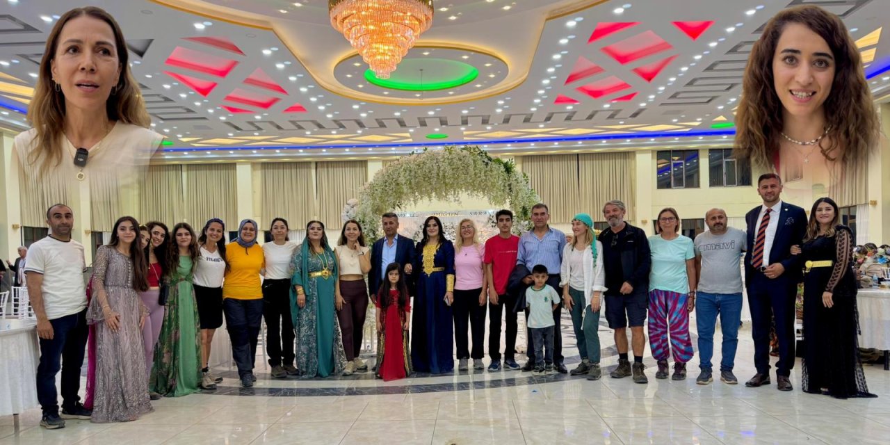 Şehir dışından Yüksekova’ya gelen gezginler düğünde eğlendi