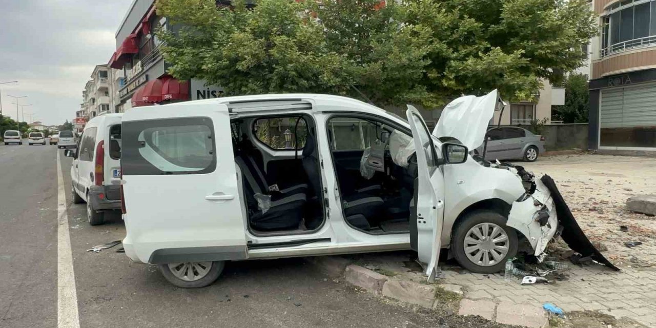 Elazığ’da zincirleme trafik kazası: 3 kişi yaralandı
