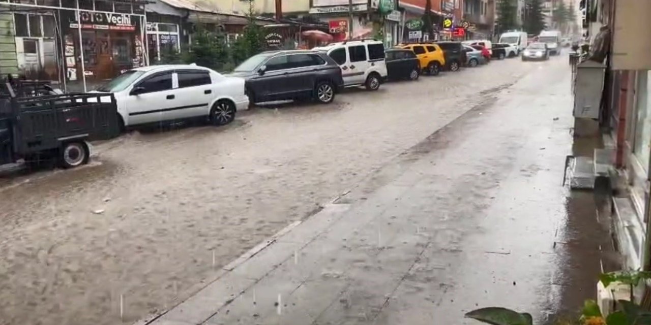 Sarıkamış’ta sağanak yağmur etkili oldu