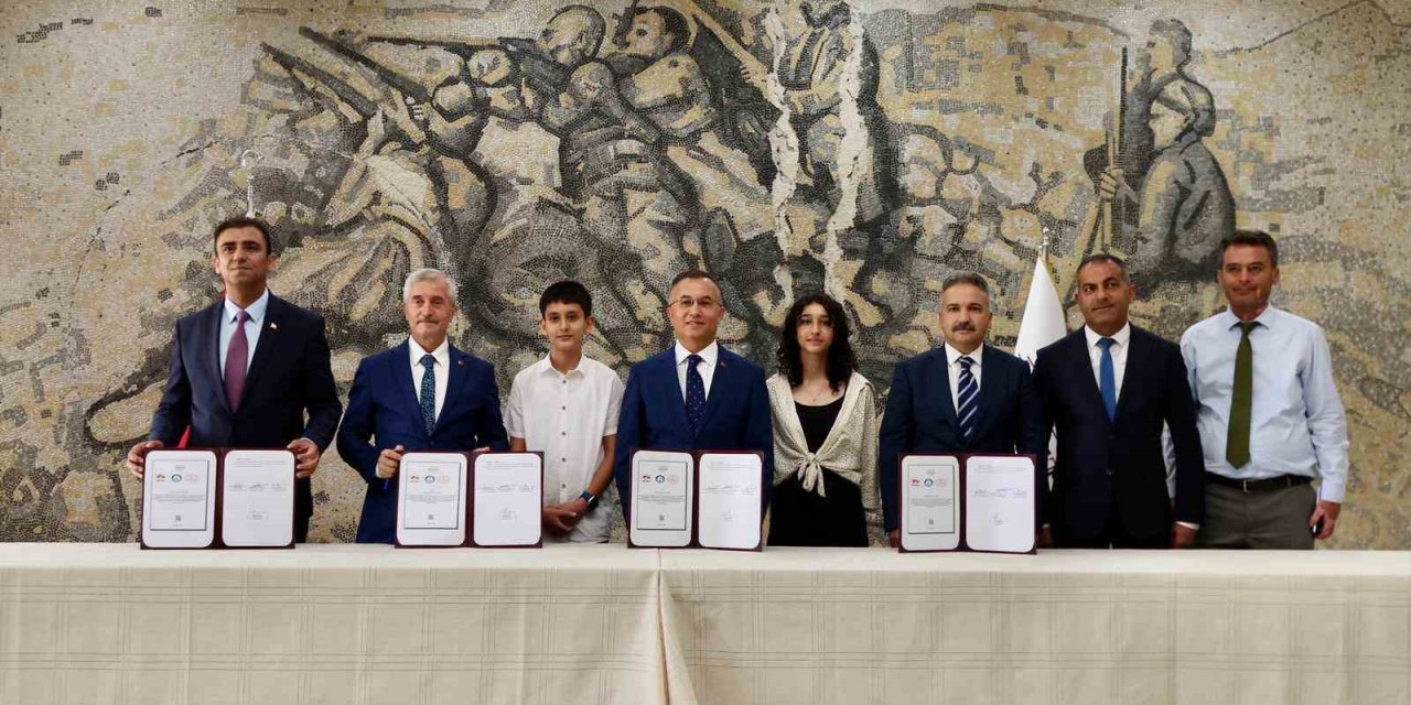 Şahinbey Belediyesi’nden öğrencilere destek